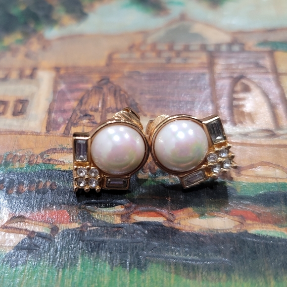 Clip-on Earrings - Picture 6 of 9